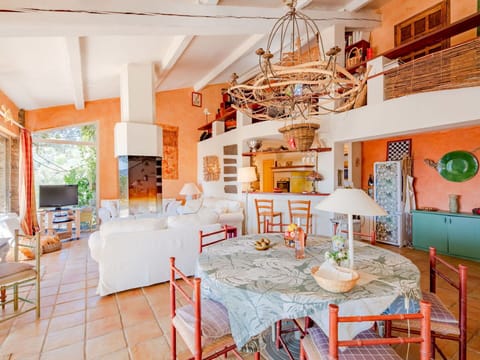 Furniture, Table, Property, Chair, Orange, Building, Decoration, Interior Design, Living Room, Floor