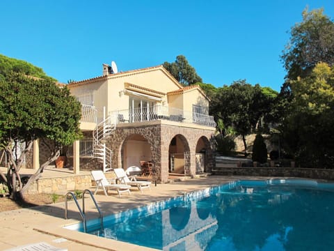 Water, Building, Plant, Sky, Property, Azure, Swimming Pool, Tree, Chair, House