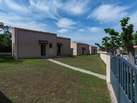 Sky, Cloud, Plant, Daytime, Property, Building, Tree, Architecture, Land Lot, Window