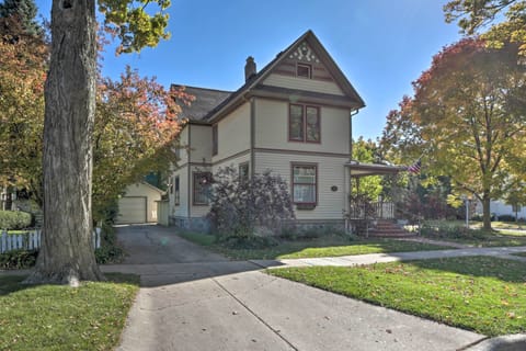 Parking | Driveway (3 vehicles) | RV Parking | Street Parking