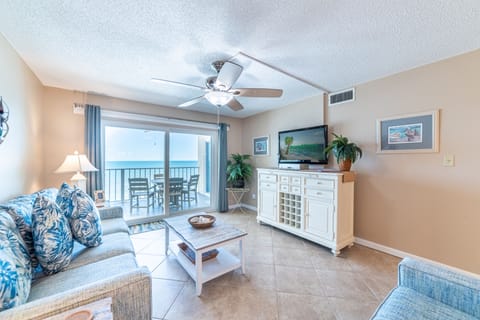 Welcome to Regency Towers 1122 "Seas the Day"
This beautiful 1 bedroom/2 bathroom is located on the 11th floor