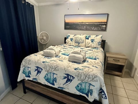Bedroom - Queen bed