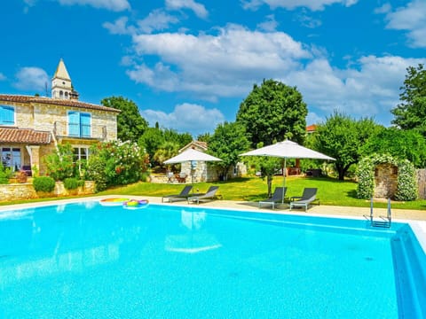 Cloud, Water, Sky, Plant, Building, Swimming Pool, Blue, Azure, Tree, Outdoor Furniture