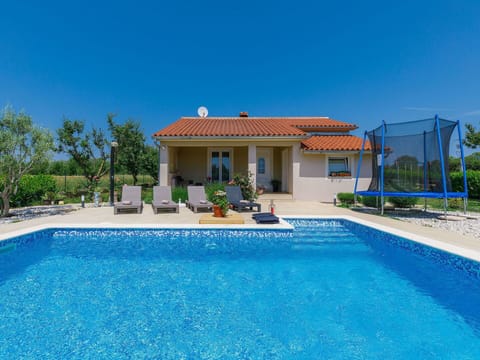 Water, Sky, Plant, Building, Property, Swimming Pool, Blue, Azure, House, Shade