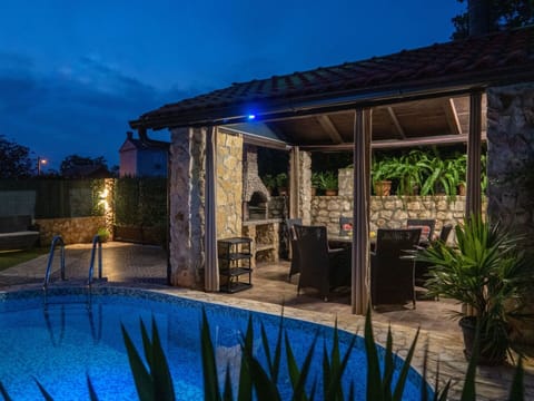 Plant, Property, Sky, Water, Blue, Azure, Shade, Architecture, Outdoor Furniture, Swimming Pool
