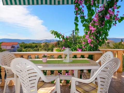 Sky, Property, Furniture, Cloud, Plant, Flower, Nature, Outdoor Furniture, Wood, Interior Design