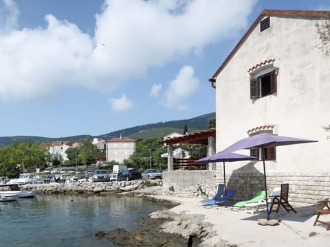 Property, Vacation, Town, Sky, House, Building, Tourism, Summer, Leisure, Village