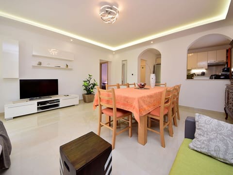 Property, Table, Furniture, Wood, Lighting, Interior Design, Chair, Floor, Houseplant, Couch