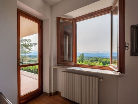 Daytime, Sky, Window, Water, Azure, Building, Wood, Interior Design, Architecture