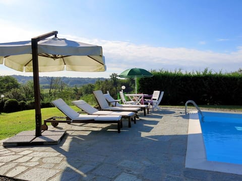 Property, Furniture, Sunlounger, Swimming Pool, Outdoor Furniture, Patio, House, Shade, Table, Leisure