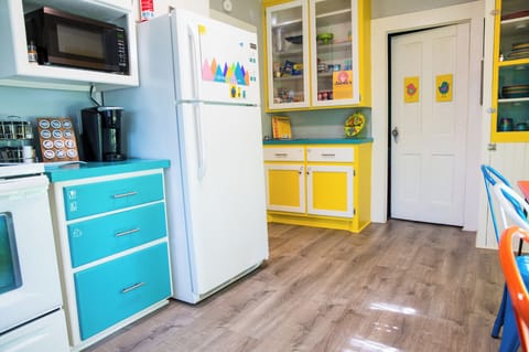 Bright, happy kitchen with vintage charm, coffee bar & all you need to cook!