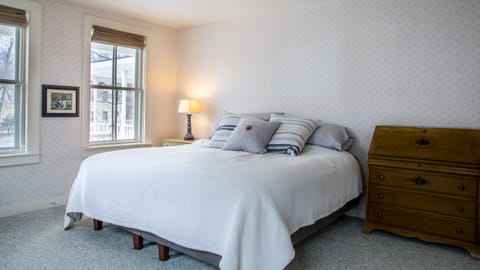 Light filled first floor master with king size bed