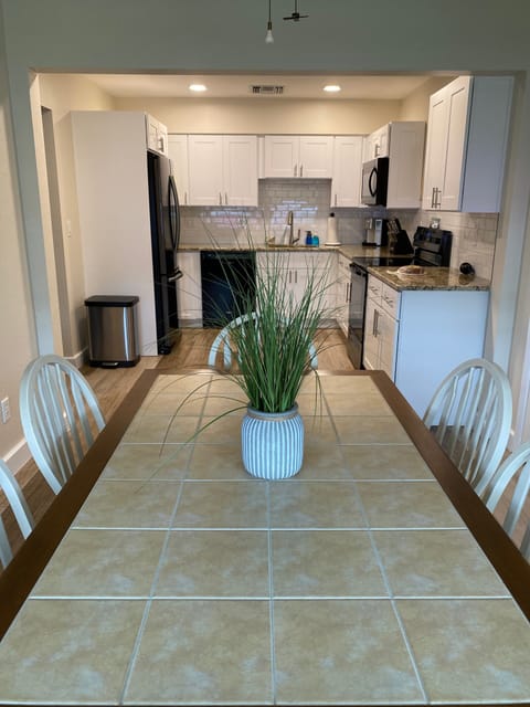 Large new eat in kitchen 