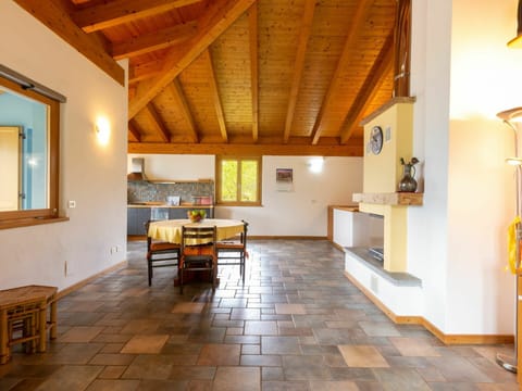 Wood, Interior Design, Living Room, Houseplant, Table, Flooring, Floor, Picture Frame, Window