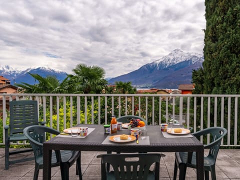 Car, Plant, Building, Cloud, Sky, Wheel, Daytime, Vehicle, Tree