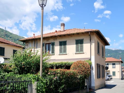 Property, House, Building, Residential Area, Home, Real Estate, Town, Architecture, Sky, Neighbourhood