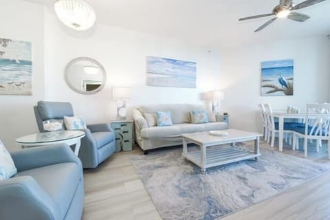 The Palms of Destin 21203 - Living Area