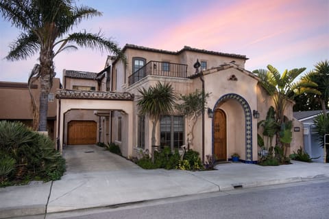 Just a short walk to the beach, this fabulous retreat is in the perfect location