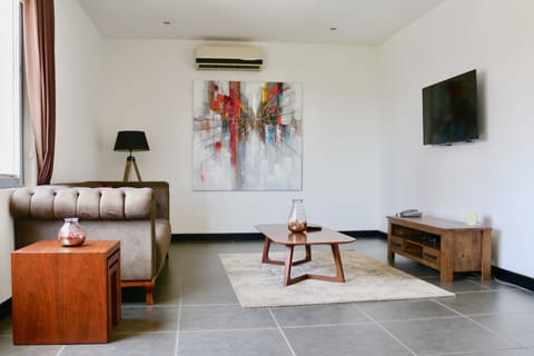 Living Room, 48" Smart TV(Netflix, YouTube, ...), DStv(Cable), LTE WiFi
