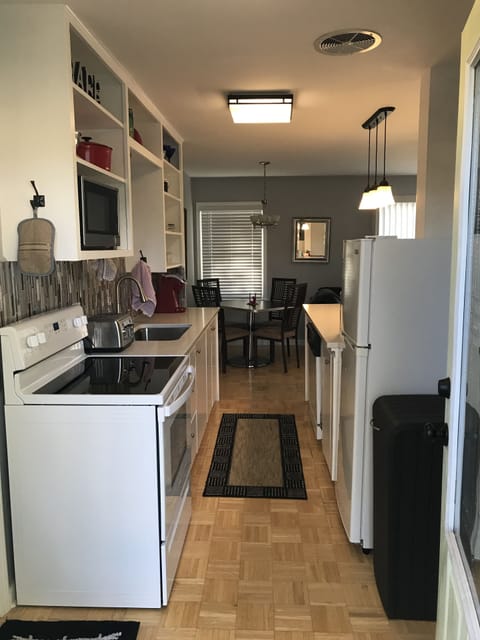 Full kitchen