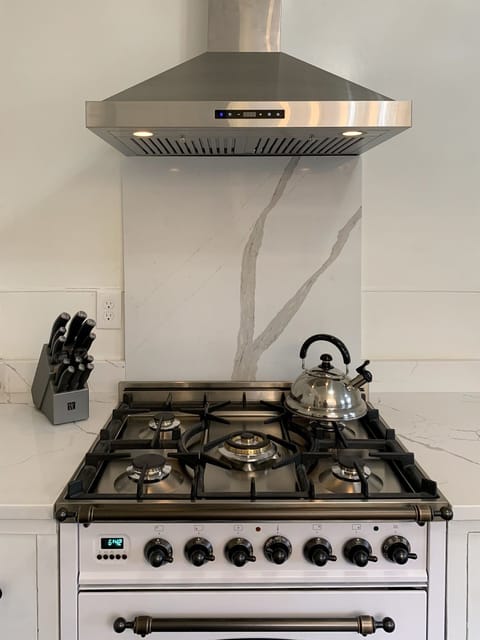 cottage gas range with hood