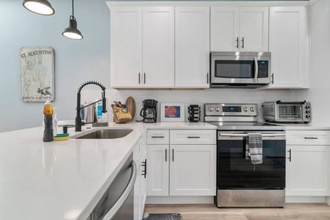 So much counter space.   Perfect for feeding large groups or a sumptuous buffet.