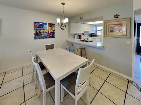 Dining Area - Seating for 6