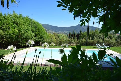 The swimming pool with a view of the Verruca castle