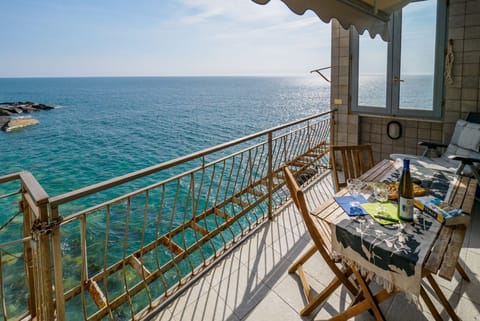 Unda de Ma Apartment with AC and Sea View Balcony Apartment in Vernazza