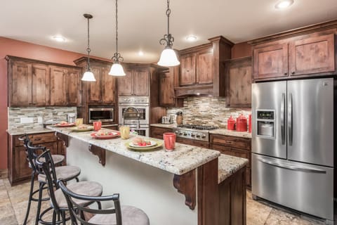 Kitchen - Breakfast Bar Seating For 4 - First Floor
