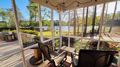 Lakefront Screened Porch