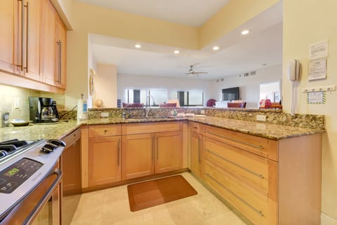 Fully Equipped Kitchen with Stainless Steel Appliance