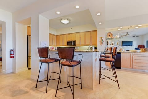 Breakfast Bar - Seating for Four