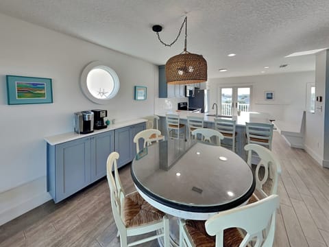 Dining Area - Seating for 5 + Coffee Bar