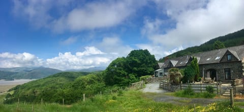 Pine Cottage overlooks the MAwddach Estuary
