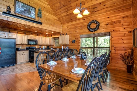 Dining Area - Seating for 10