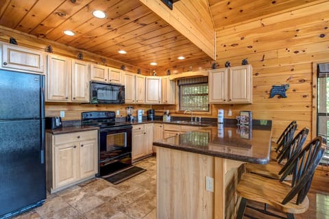 Fully Equipped Kitchen and Breakfast Bar Seating for Four