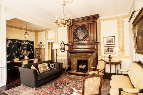 A Louis XIV chimney with Dutch old master still life graces the main salon.