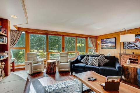 Couch, Furniture, Indoors, Room, Living Room