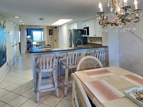 Breakfast Bar - Seating for Four