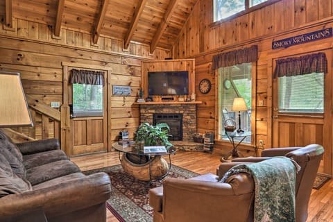 Gatlinburg Vacation Rental | 2BR | 1BA | 1,250 Sq Ft | Stairs Required