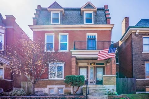 Your next home away from home in the delightful South Grand neighborhood
