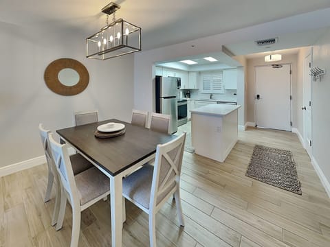 Dining Area - Seating for Six