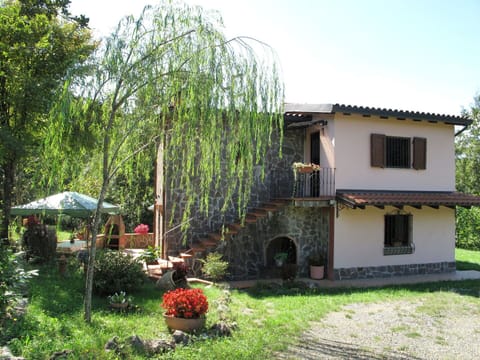 House, Property, Building, Yard, Tree, Real Estate, Grass, Botany, Cottage, Land Lot