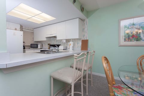 Breakfast Bar - Seating for Two