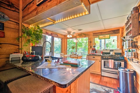 Kitchen | Well-Equipped | Gas Stove