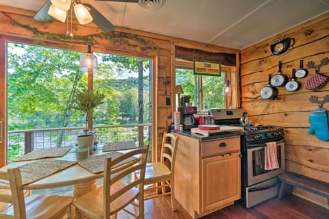 Kitchen | Drip & K-Cup Coffee Makers | River Views
