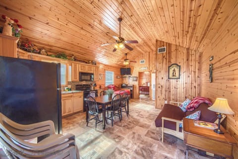 NEW LISTING!! Wine Cup Cabin RR9122WC