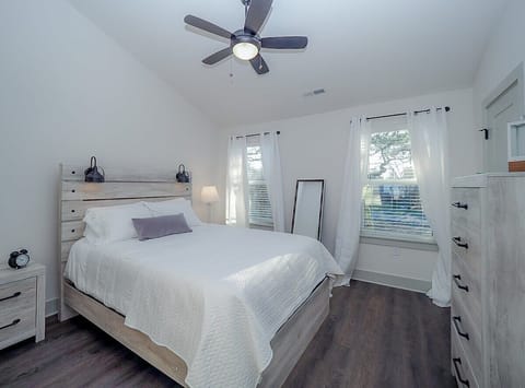 “Great place. Everything was close by. Neighbors were quiet.Lots of parking space.” - Viviana ’23