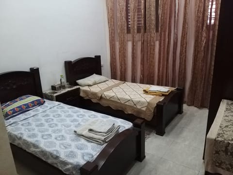2 twin bedroom 